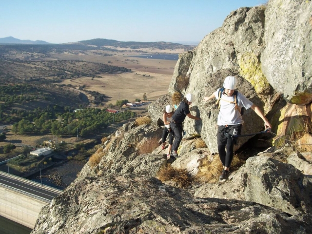 Recorriendo la ferrata en Badajoz