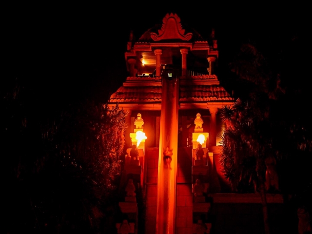  Siam Park at night