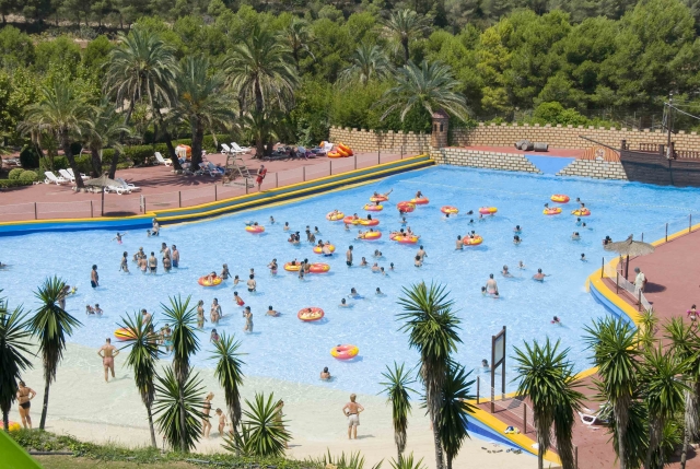 Large family wave pool 