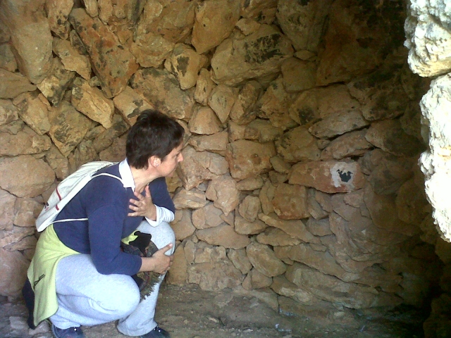 barraca restaurada de piedra seca