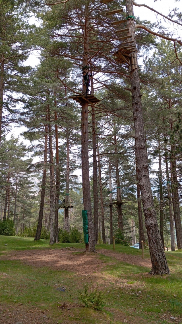 Bewertung von Llum Über Ziplines-Rundkurs Saldes mit hohem Schwierigkeitsgrad, 2 Stunden und 45 Minuten