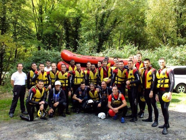 Grupo grande rafting