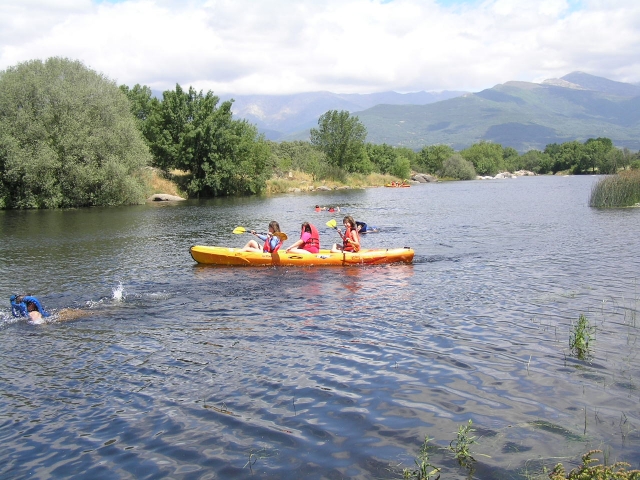  Auf dem Fluss mit dem Kanu 