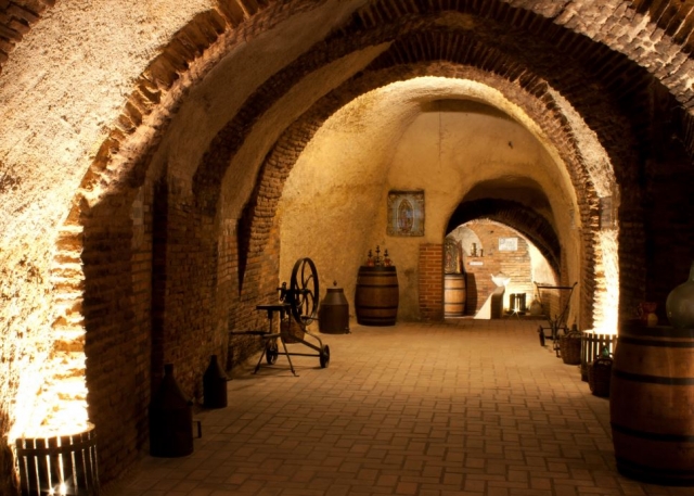 Decoración interior Bodegas Mocen