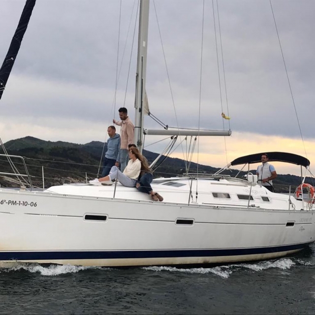  Sailing through Hondarribia 