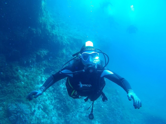 Practicar buceo en el Mediterráneo