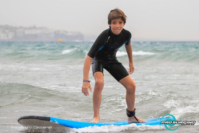  Giovane surfista