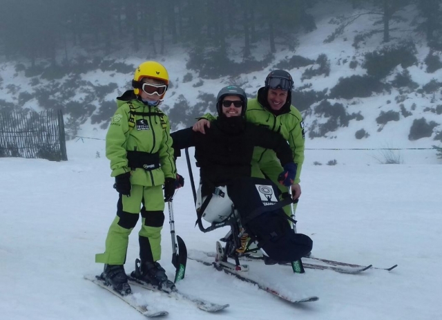  Sci per persone su sedia a rotelle 