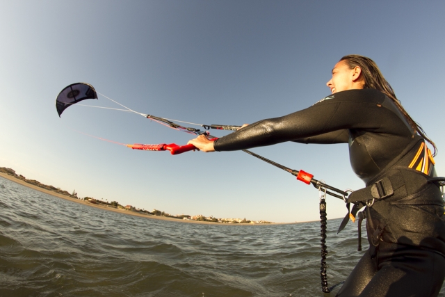 Resistiendo la corriente con el kite