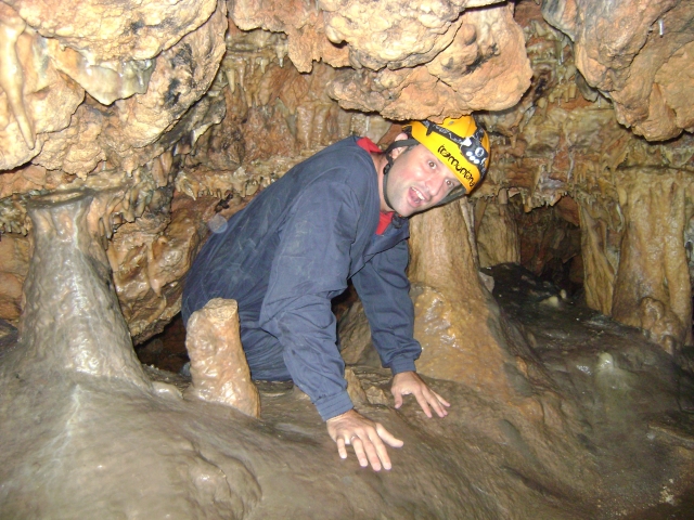  Espeleologia de joelhos 