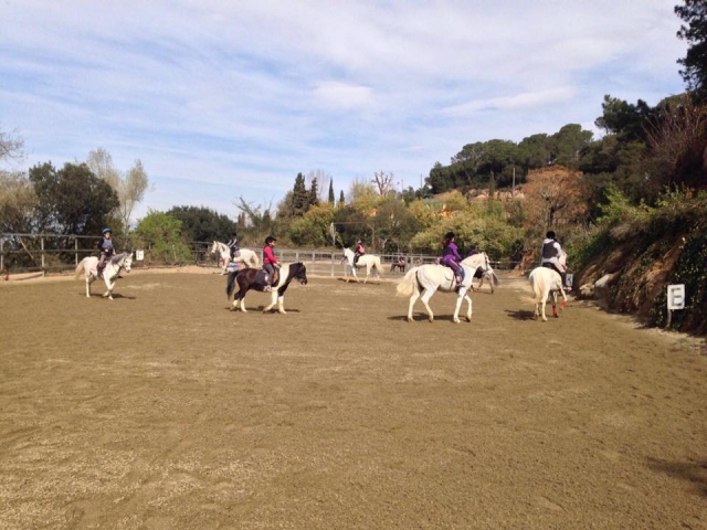  Riding class on the track 