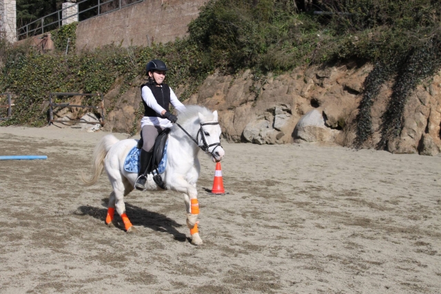  Riding the pony in class 