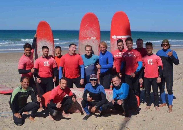 Alumnos de surf en el Palmar