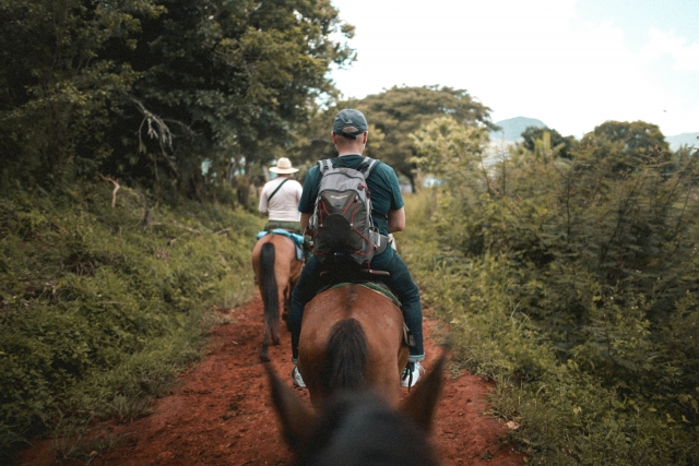 Montando a caballo