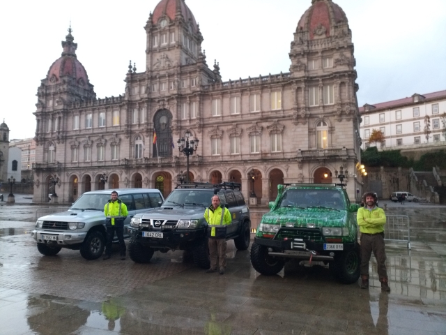 En la Plaza María Pita con los todoterrenos