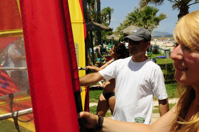 Teaching how to handle the sail 