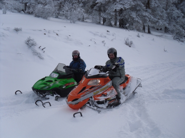 También excursiones en moto de nieve