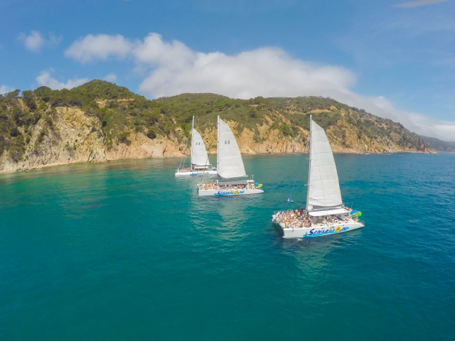 Catamaranes en la Costa Brava