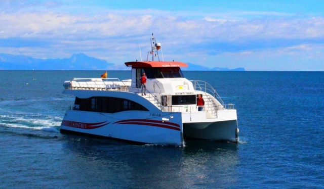  Discover Tabarca on our catamaran 