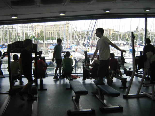 Gimnas amb vistes al mar