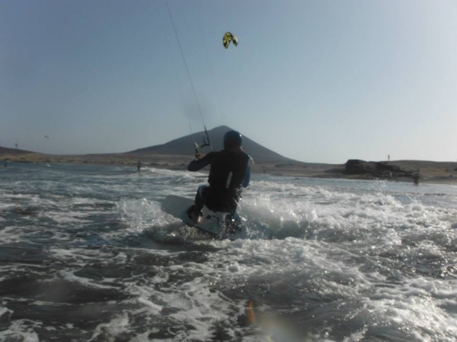 Siente la velocidad del kitesurf