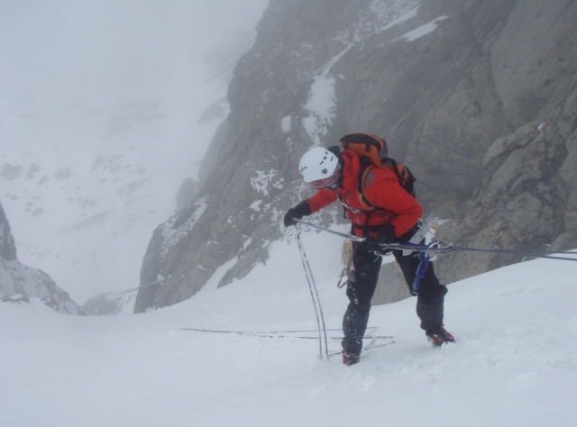  snow rappelling 