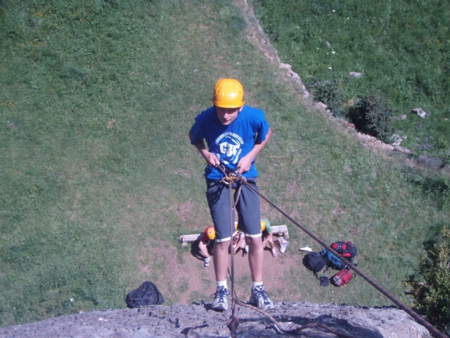 vertical rappelling 