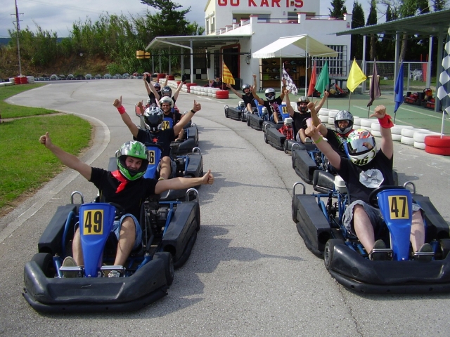 Preparados para correr en los karts