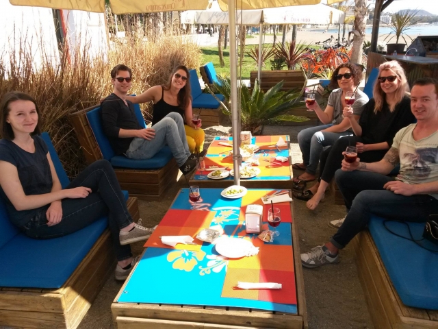 Descansando en la terraza malaguena
