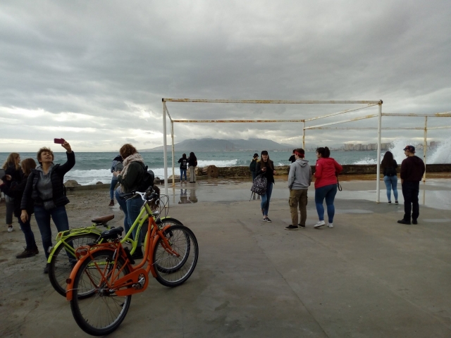 Parada en bici para ver la costa de Malaga
