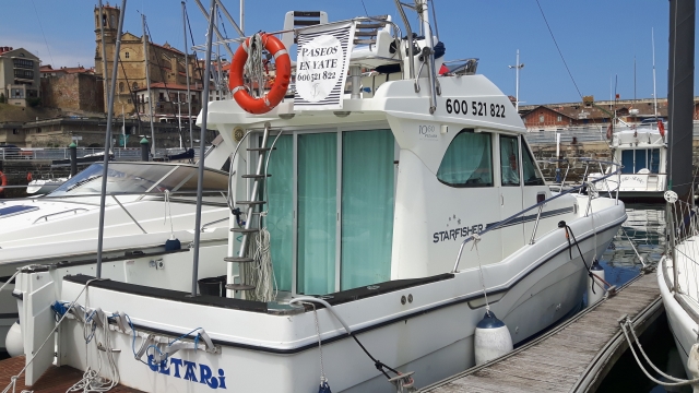 Barco Getari en el puerto