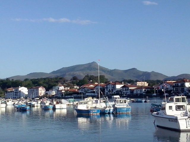 Barcos cerca del puerto