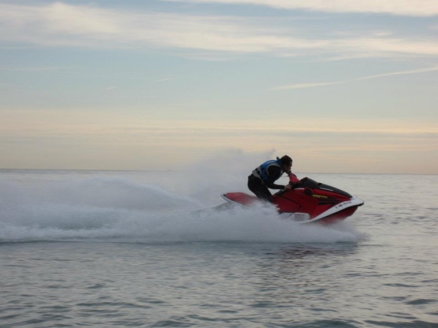 A toda velocidade pelo mar