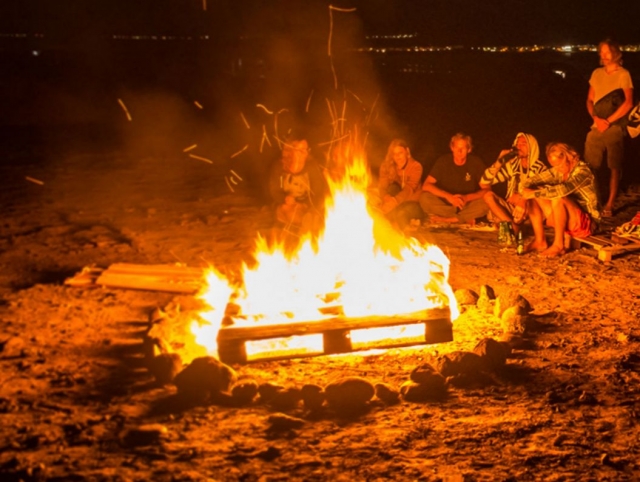 Las noches del surf camp