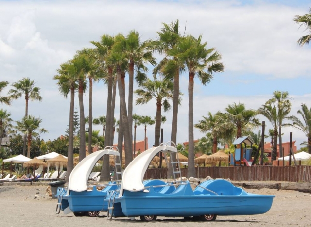 Hidropedales en la playa de Estepona