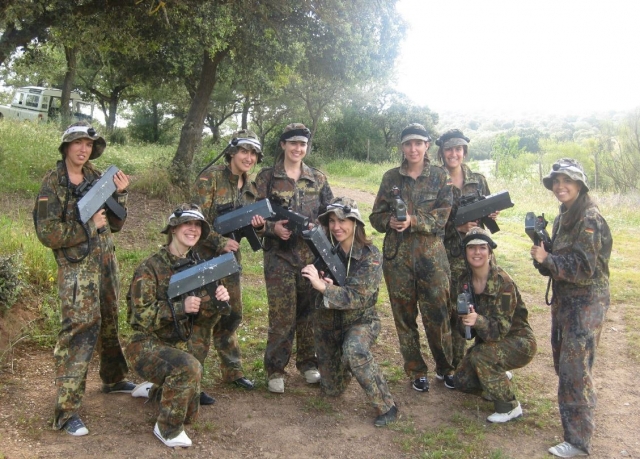 Chicas con replicas laser