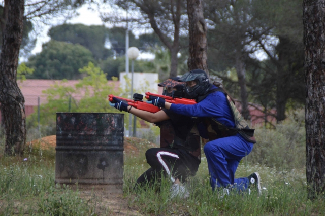 Escondidos en el paintball