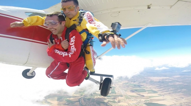 Saltando de la avioneta