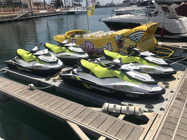 Motos nauticas en el puerto Seadoo