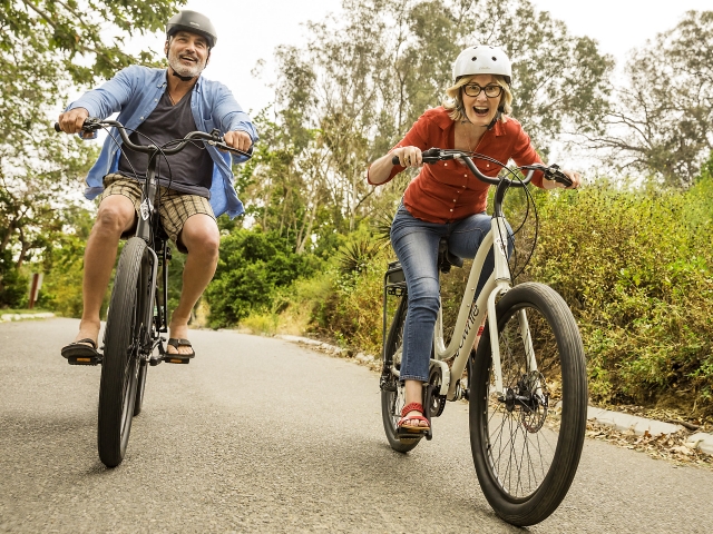 Pareja en bicis