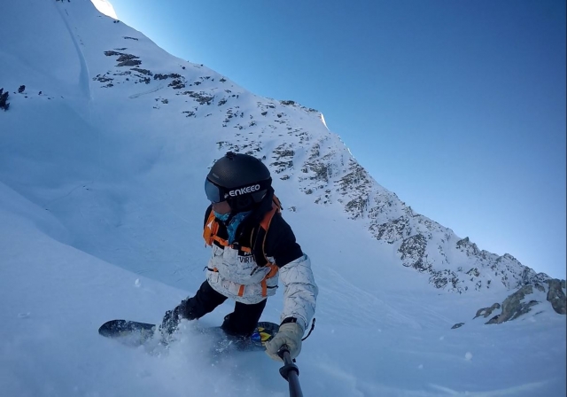  老师在 Baqueira 的雪中滑行 