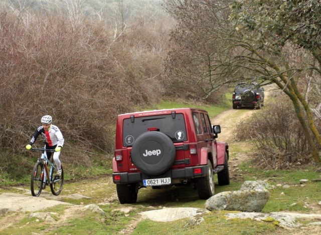  Nous donnons toujours chemin. Jeep 