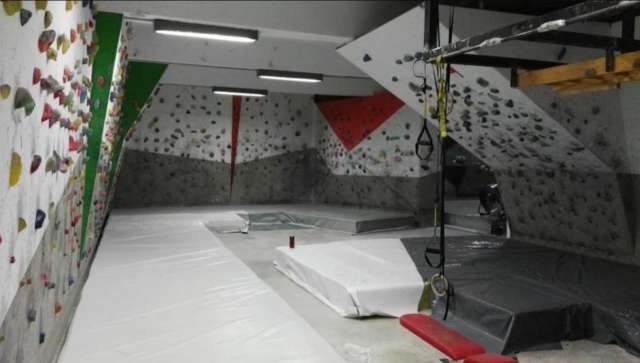  马德里的巨石攀岩墙 