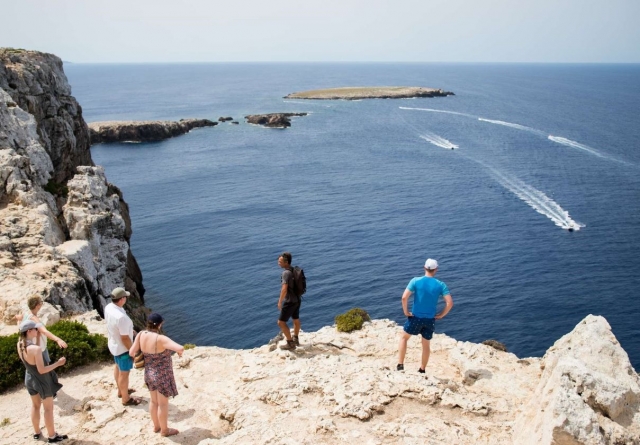 Parada para contemplar el Mediterraneo