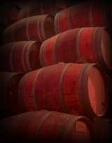 Las barricas en las que descansa el vino