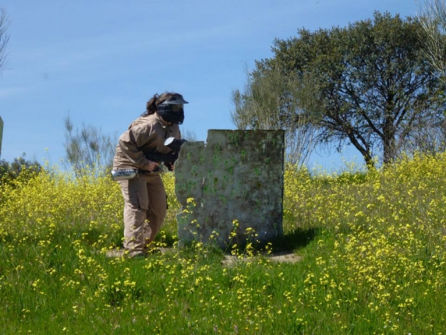 A cubierto lejos del enemigo