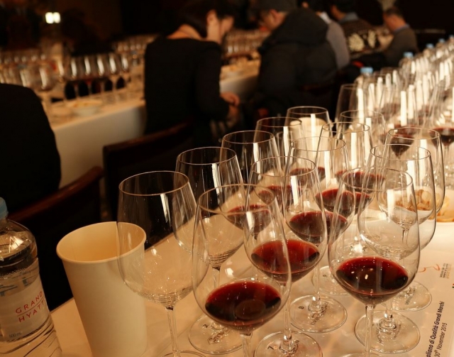  Degustazione disposta sul tavolo 