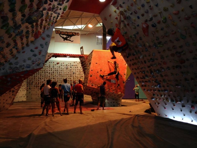  Facilities of the El Muro climbing wall 