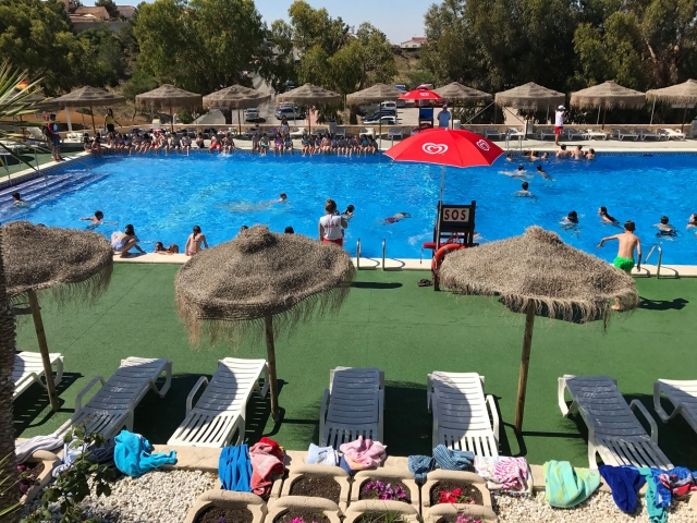  Parasol area next to the pool 