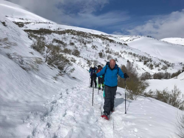  Salita con le racchette da neve 